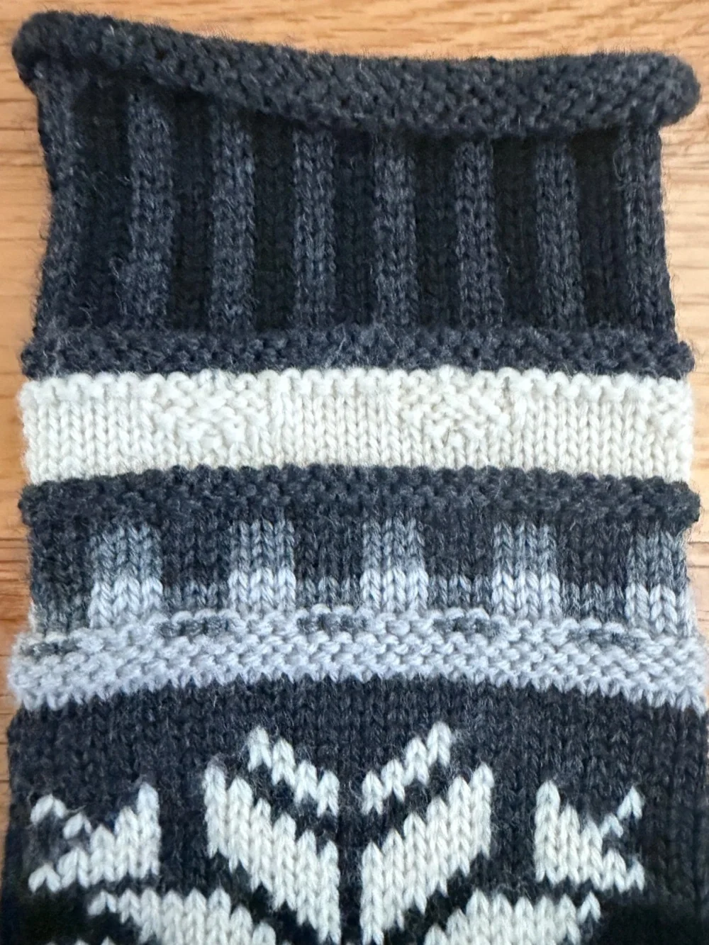 Smartwool Merino Wool Womens Gloves Black Gray White Snowflake